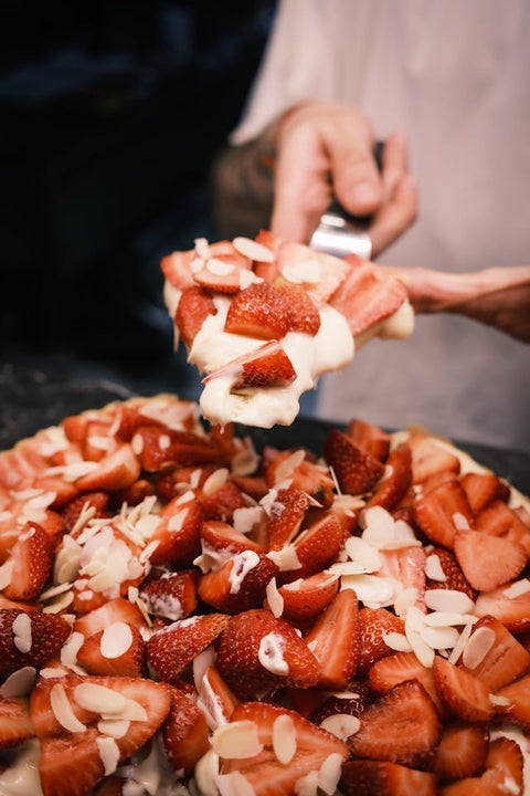 Meringata alle Mandorle e Fragole
